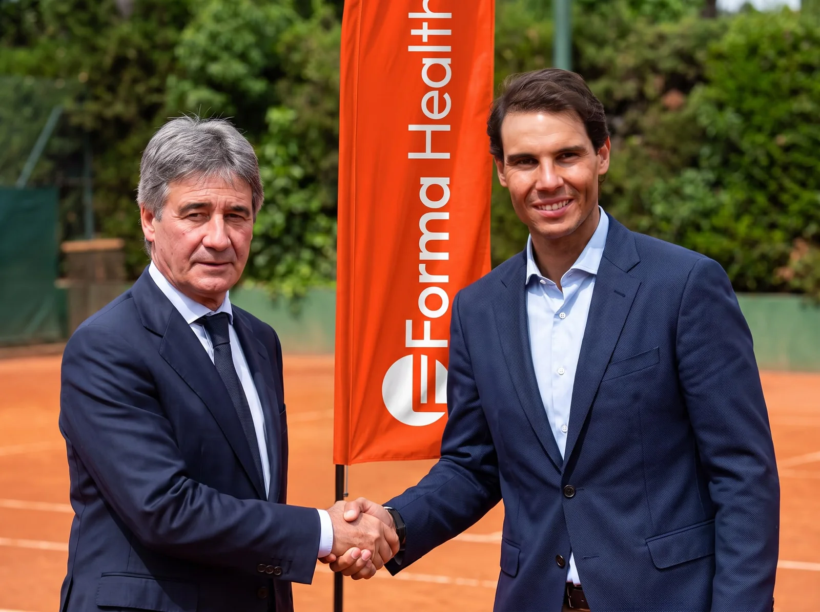 Forma Health y la Rafa Nadal Academy sellan su acuerdo en una pista de tierra batida